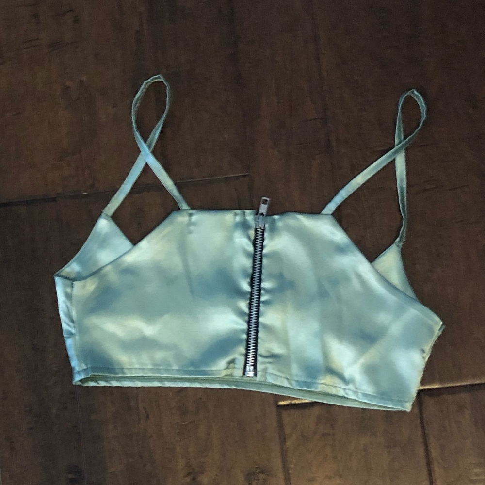 Pretty Little Thing crop top - Picture 5 of 5